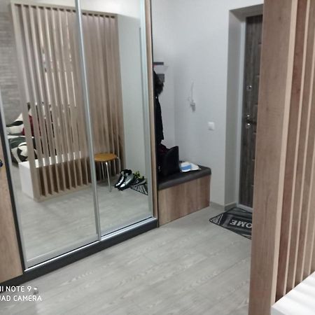 Lux Apartment & Центр,Жк Театральний Rivne Bagian luar foto