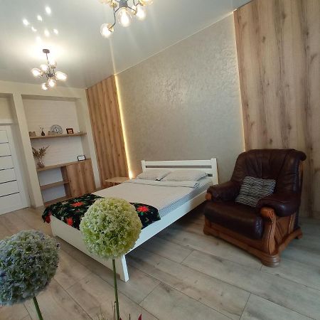 Lux Apartment & Центр,Жк Театральний Rivne Bagian luar foto