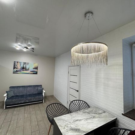 Lux Apartment & Центр,Жк Театральний Rivne Bagian luar foto