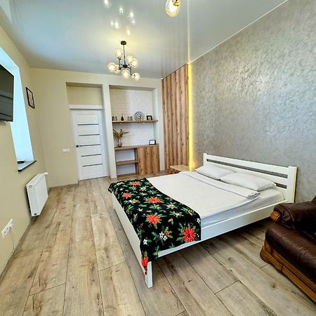 Lux Apartment & Центр,Жк Театральний Rivne Bagian luar foto