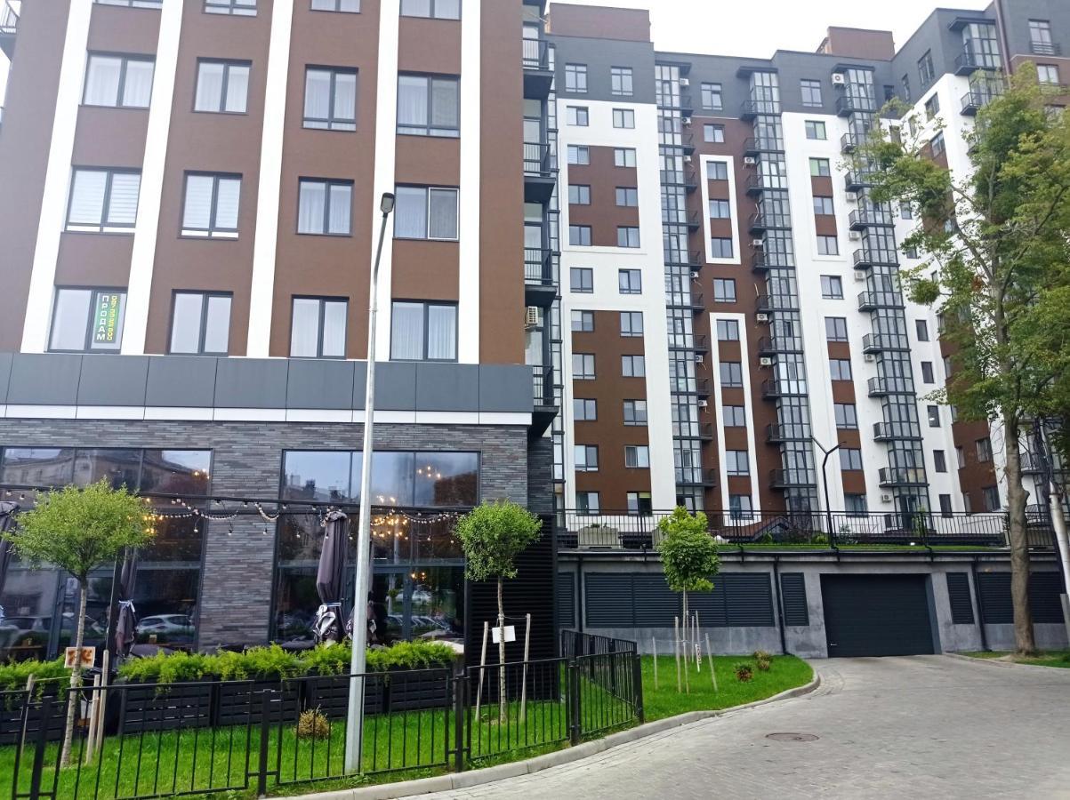 Lux Apartment & Центр,Жк Театральний Rivne Bagian luar foto