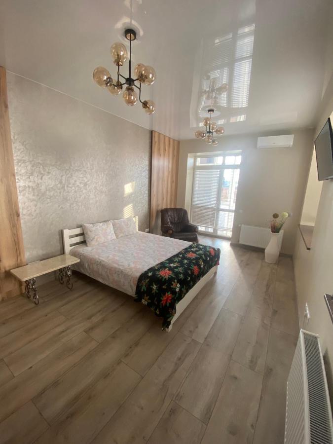 Lux Apartment & Центр,Жк Театральний Rivne Bagian luar foto