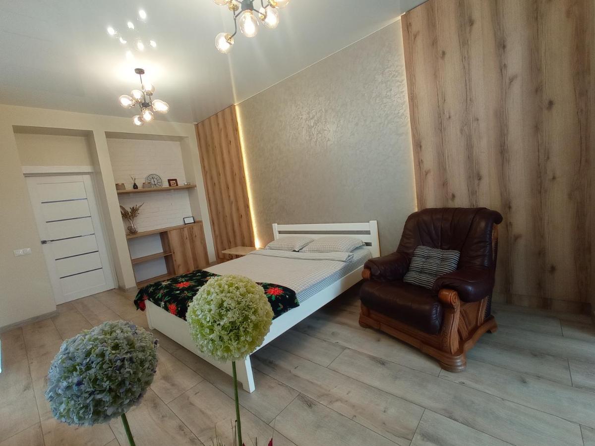 Lux Apartment & Центр,Жк Театральний Rivne Bagian luar foto