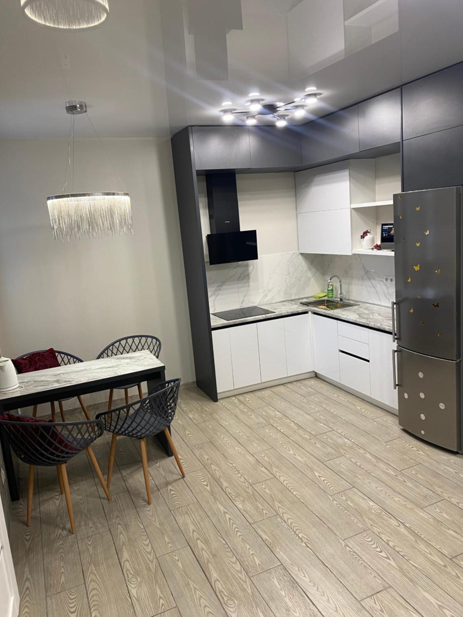 Lux Apartment & Центр,Жк Театральний Rivne Bagian luar foto