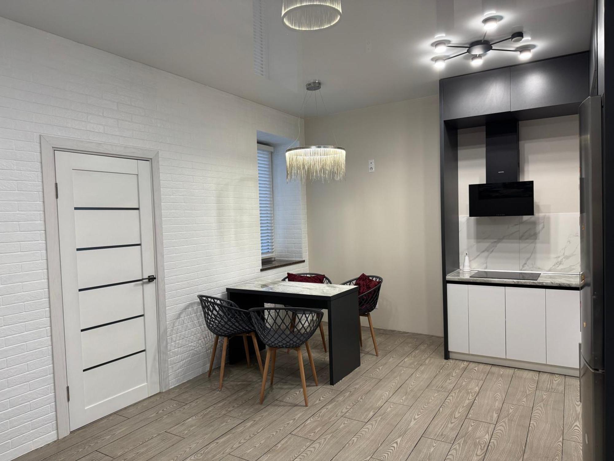 Lux Apartment & Центр,Жк Театральний Rivne Bagian luar foto