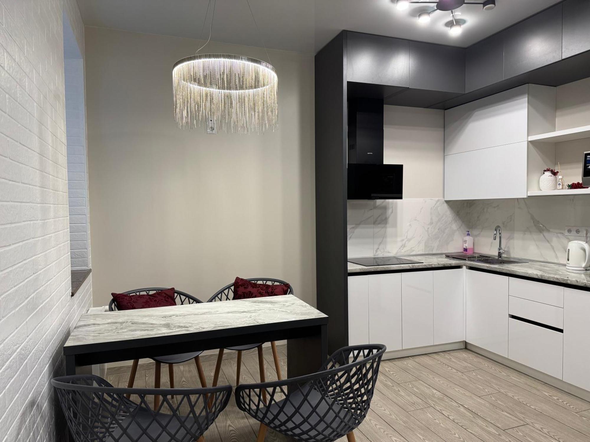 Lux Apartment & Центр,Жк Театральний Rivne Bagian luar foto