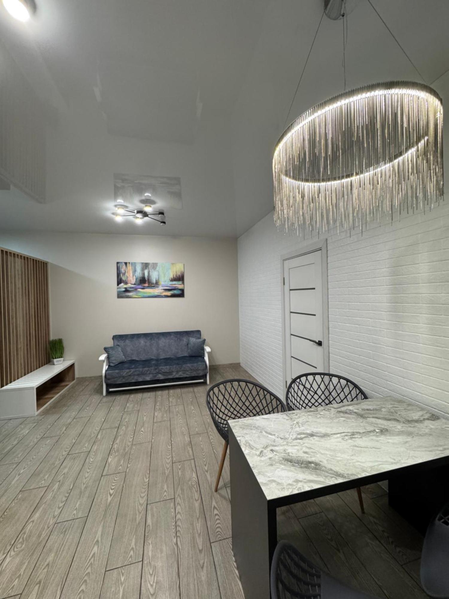 Lux Apartment & Центр,Жк Театральний Rivne Bagian luar foto