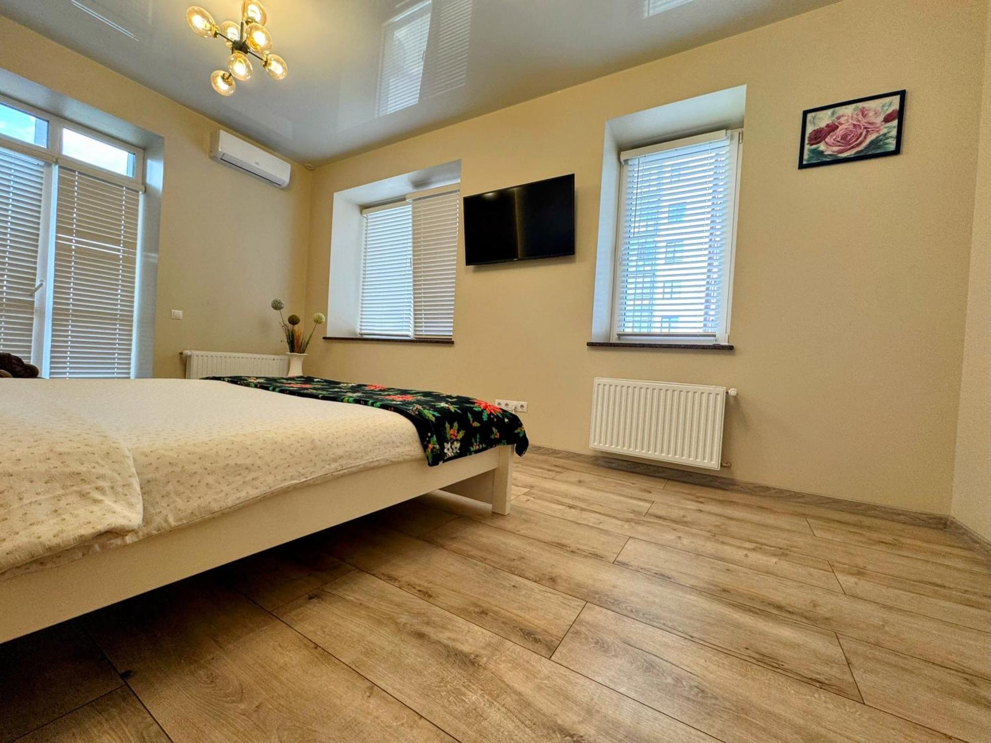 Lux Apartment & Центр,Жк Театральний Rivne Bagian luar foto