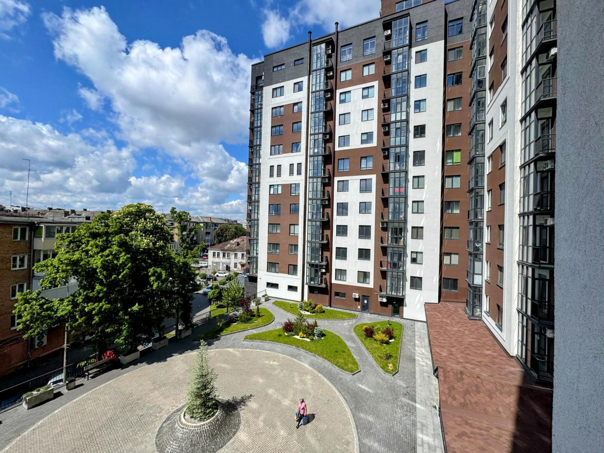 Lux Apartment & Центр,Жк Театральний Rivne Bagian luar foto