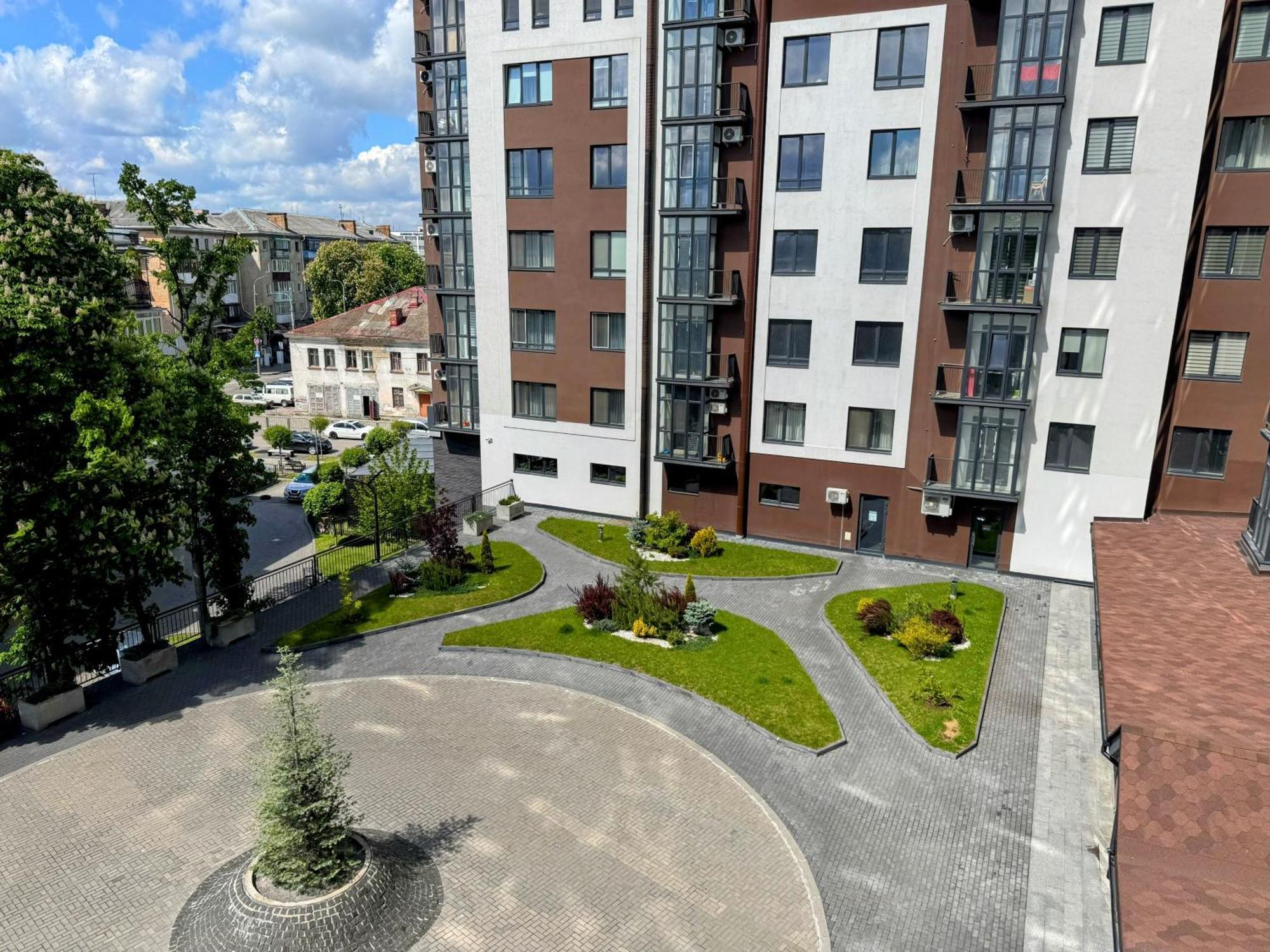 Lux Apartment & Центр,Жк Театральний Rivne Bagian luar foto
